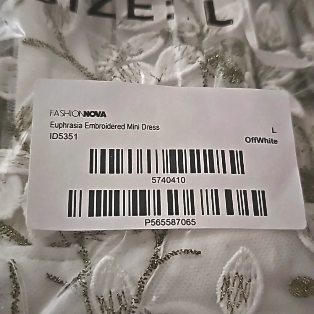 Fashion Nova ✦ Floral Embroidered Mini Dress ✦ Off‑White V‑Neck Adjustable L NWT - Picture 8 of 10